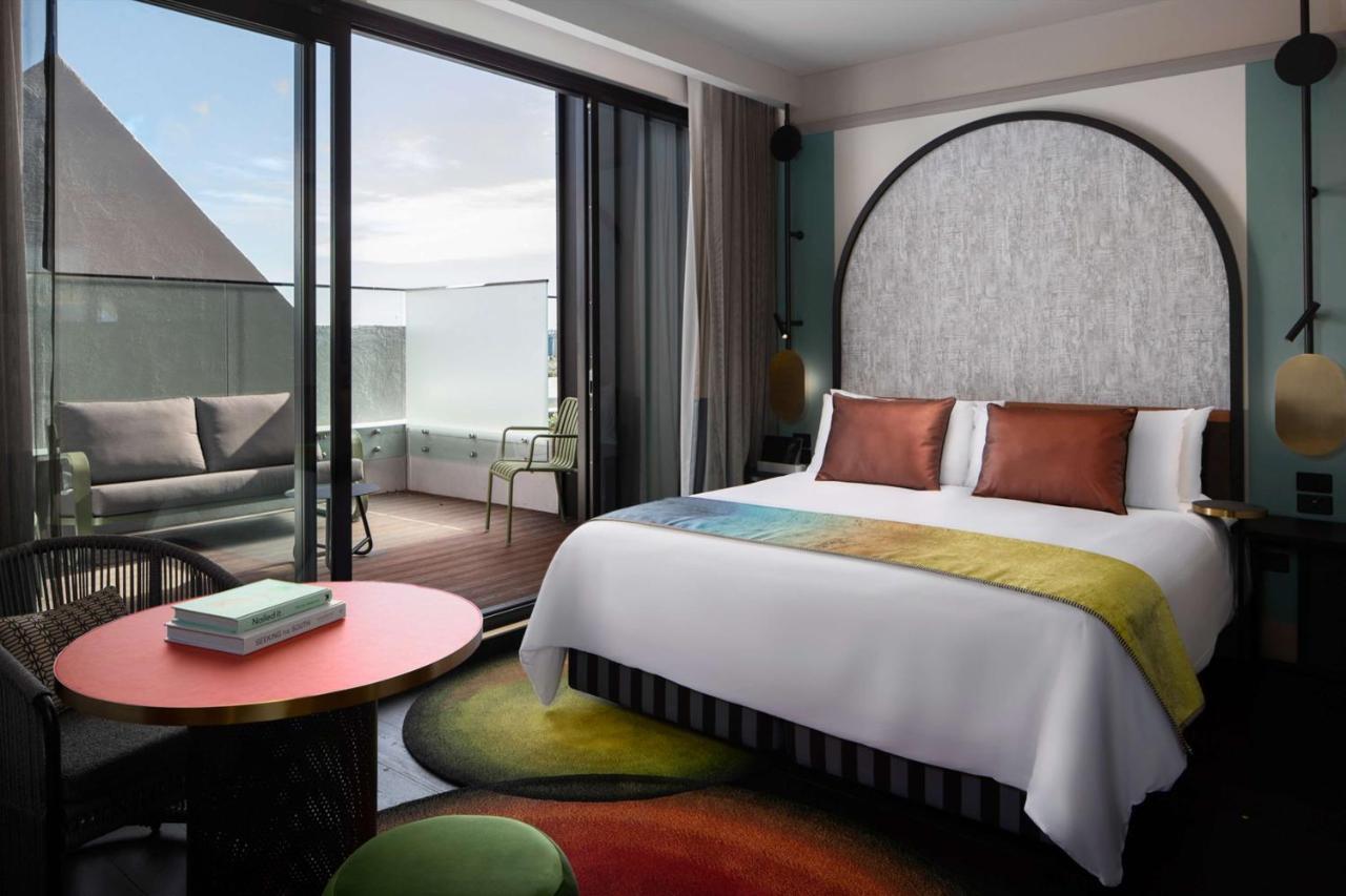 Qt Newcastle Hotel Buitenkant foto A room at the hotel