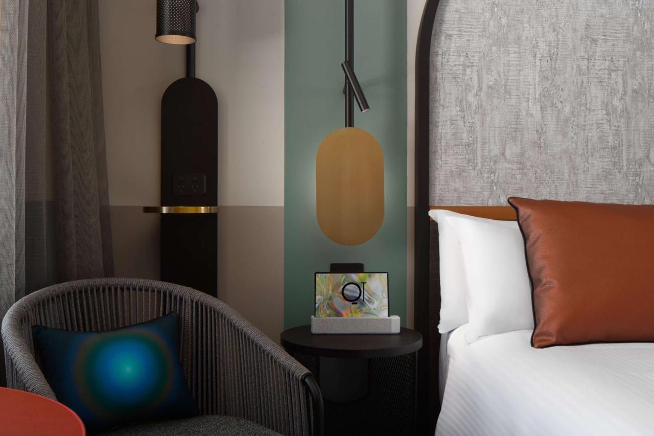 Qt Newcastle Hotel Buitenkant foto A smart hotel room
